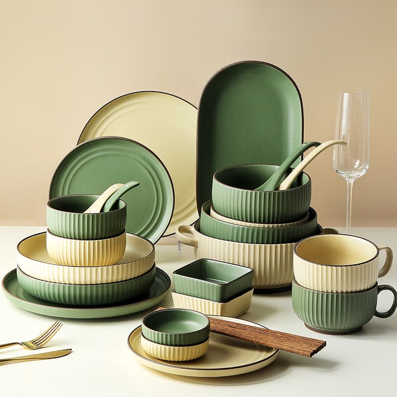 Ceramic dinnerware set with plates and bowls